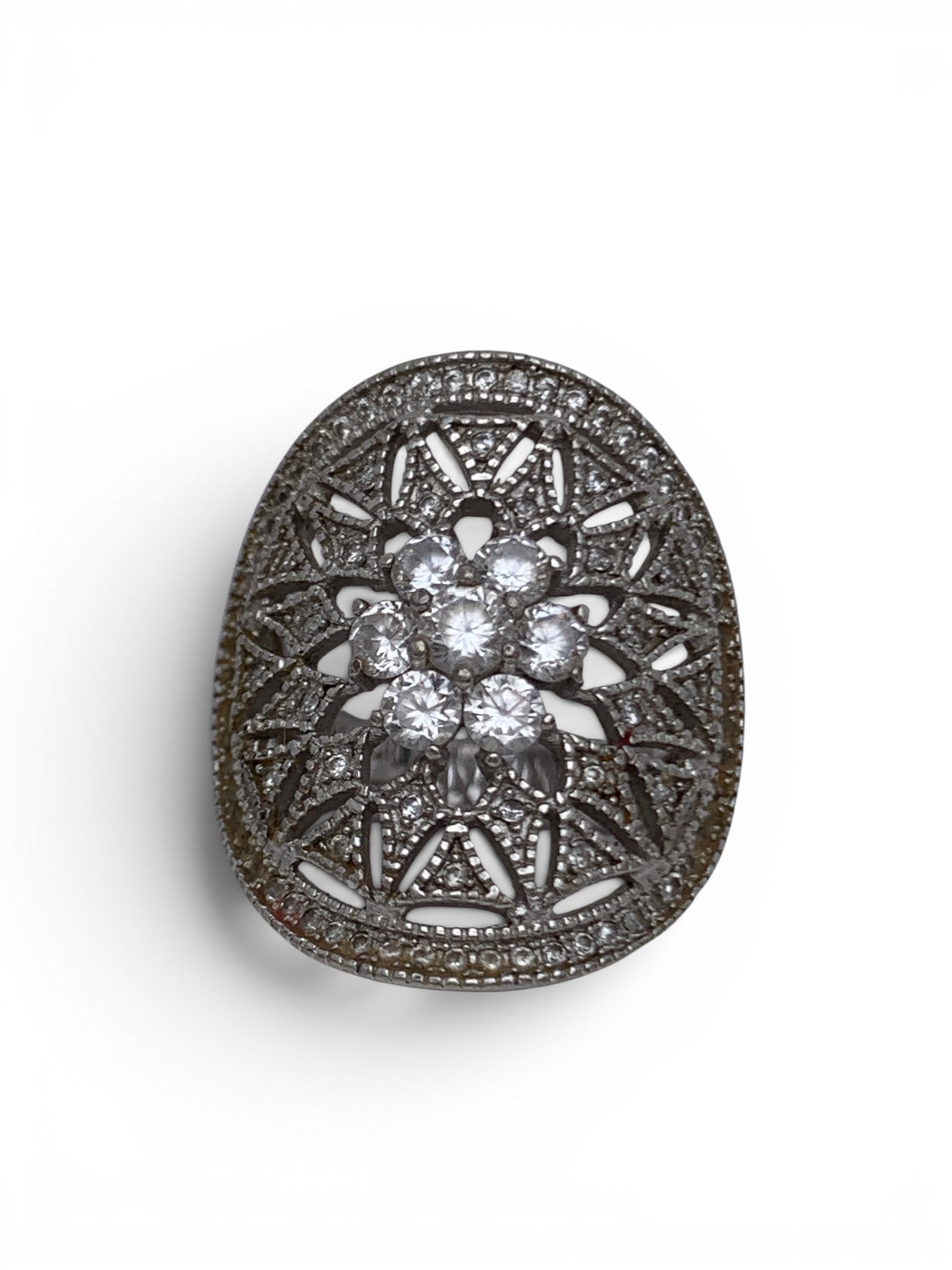 Sterling Silver & Clear Stone Ring: Sterling Silver Ring Featuring Clear Stones Marked 925 - Size 6 - 6.8 Grams
