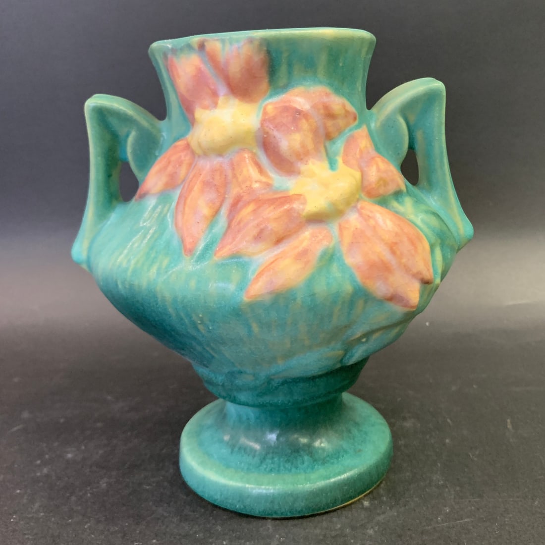 Vintage Roseville Clematis Pottery Vase (1 of 10)