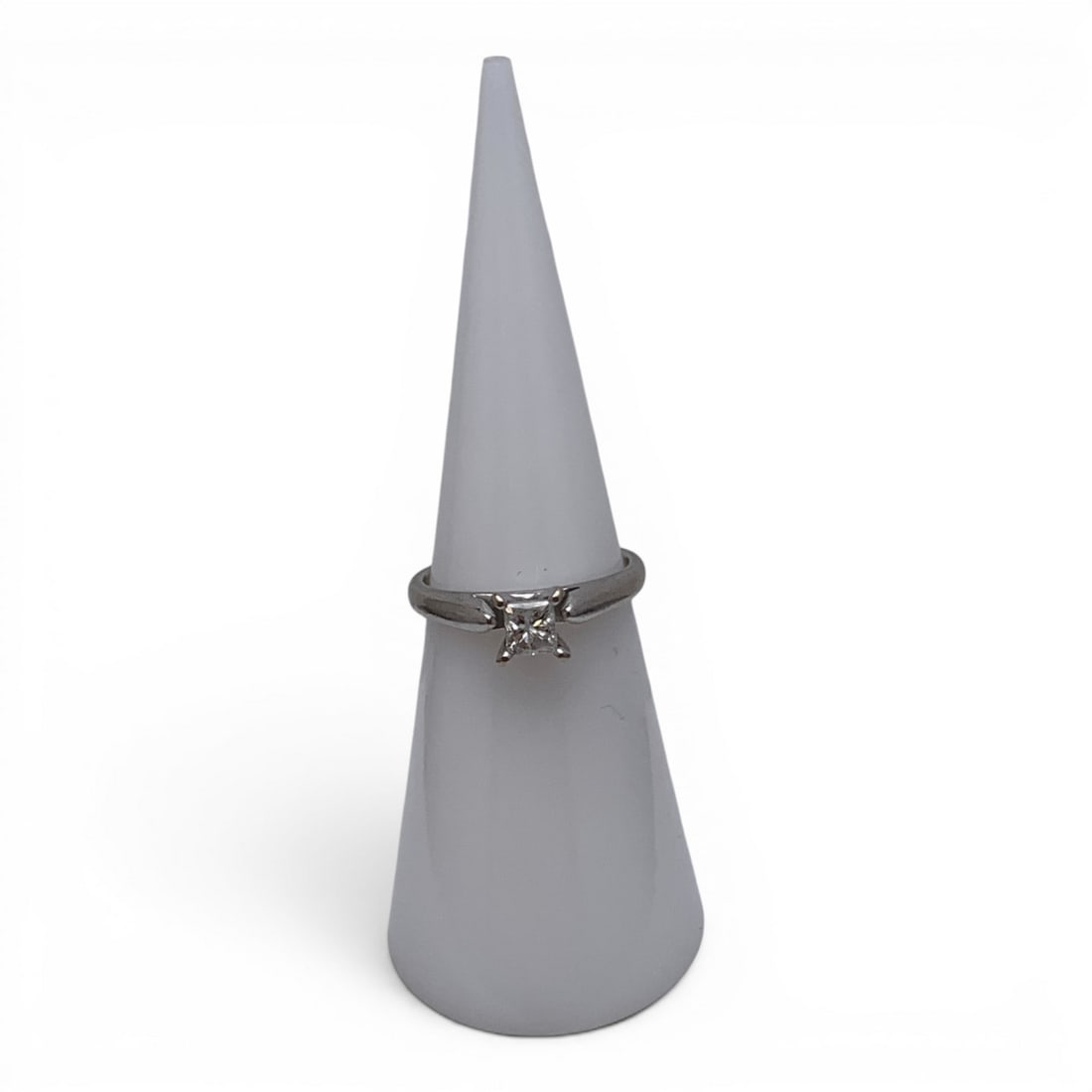 14k White Gold & Solitaire Diamond Ring - 8