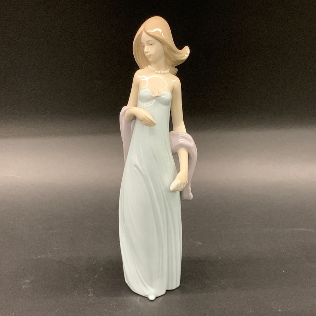 Lladro Fine Porcelain Figurine, Ingenue (1 of 12)