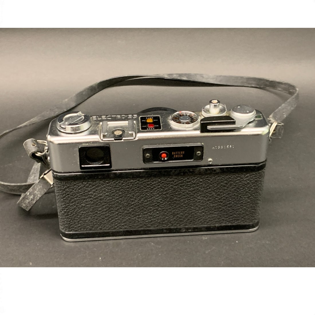 Vintage Yashica Electro 35 Gsn Camera - 4