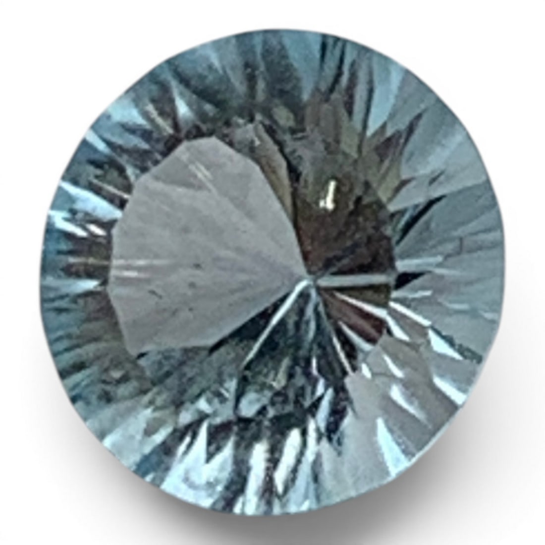 Faceted Round Cut Blue Topaz Gemstone: Faceted Round Cut Blue Topaz Gemstone7.5mm Diameter - Approx. 5.00 CaratsGemstones Tested With Presidium Gem Tester Il - Berners Does Not Guarantee Authenticity Of Gemstones