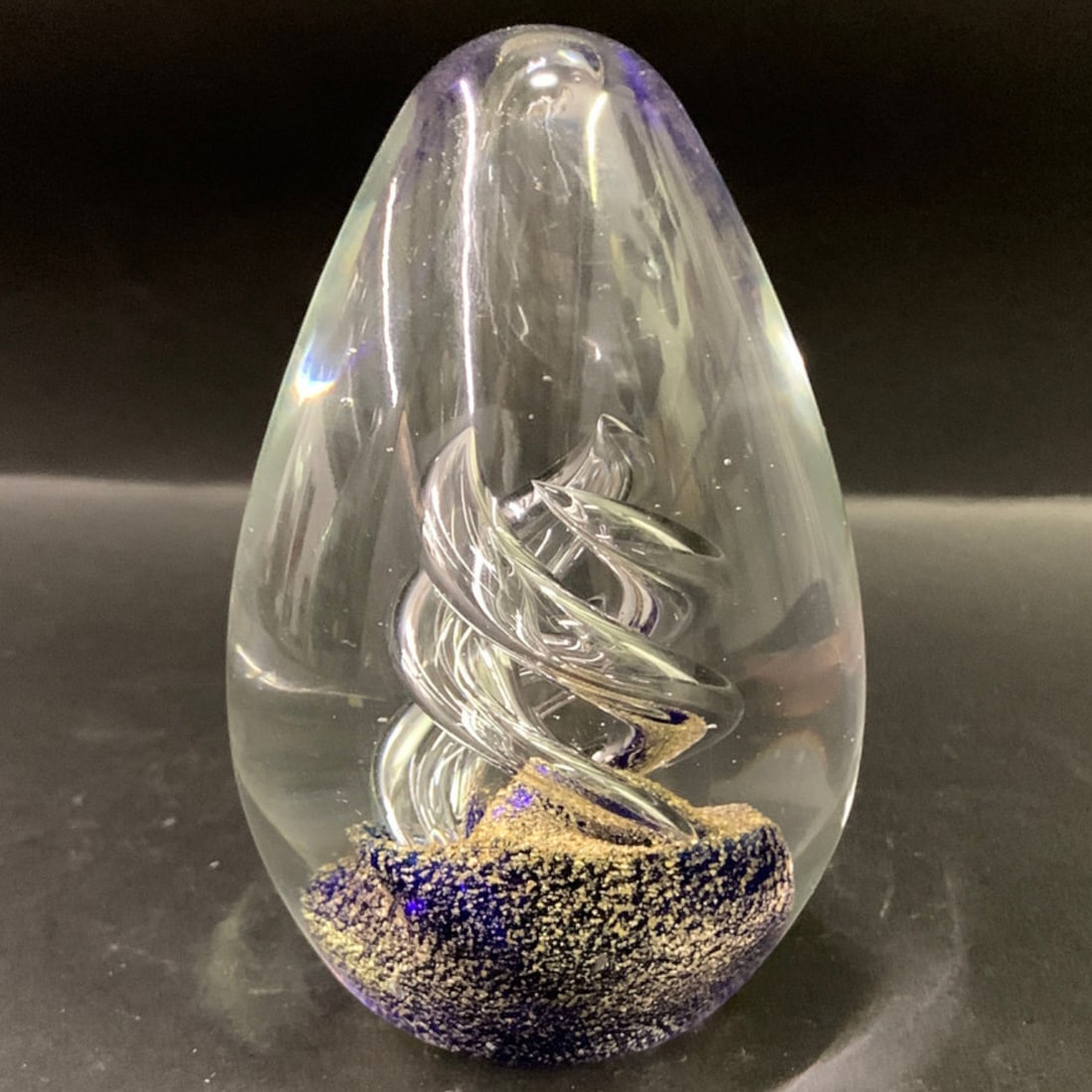 Art Glass Egg Spiral Paperweight: Art Glass Egg Paperweight Featuring A Spiral Interior Design 5" Tall