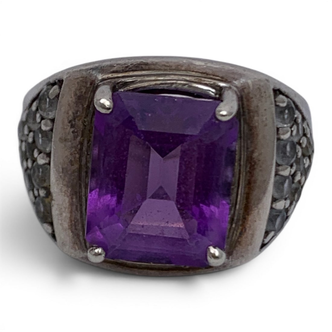 Sterling Silver Ring With Purple & Clear Stones: Sterling Silver Ring Featuring A Rectangular Cut Purple Stone Flanked By Clear Stones Marked 925 - Size 10 - 9.6 Grams