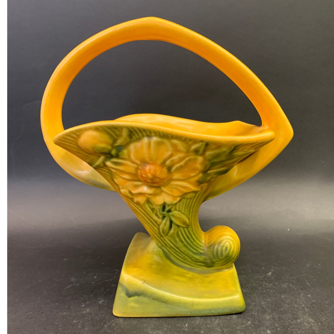 Vintage Roseville Peony Cornucopia Basket (1 of 9)