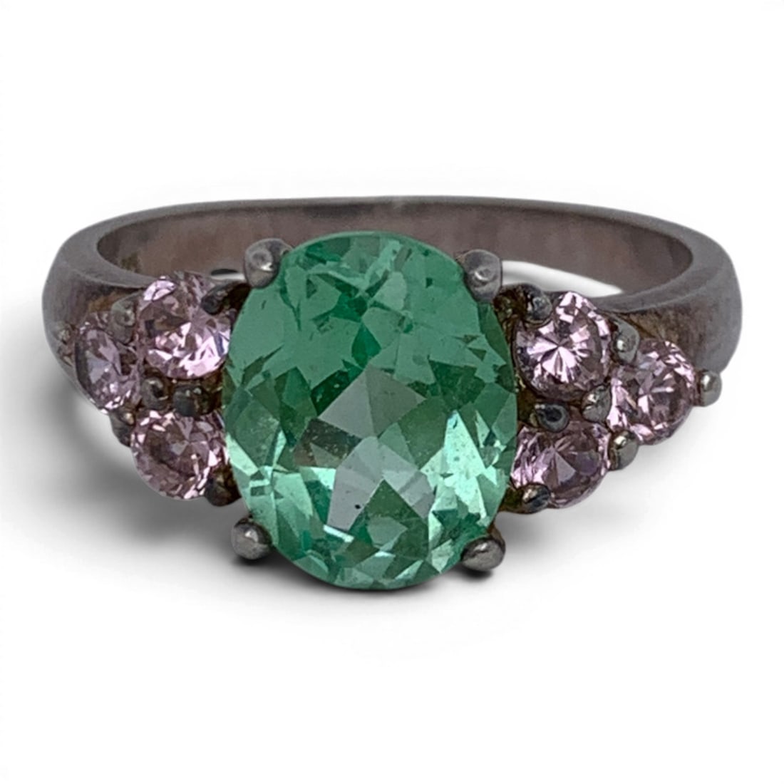 Sterling Silver Ring With Green & Pink Stones: Sterling Silver Ring Featuring 1 Oval Cut Green Stone Flanked By Round Cut Pink Stones Marked 925 - Size 8 - 4.2 Grams
