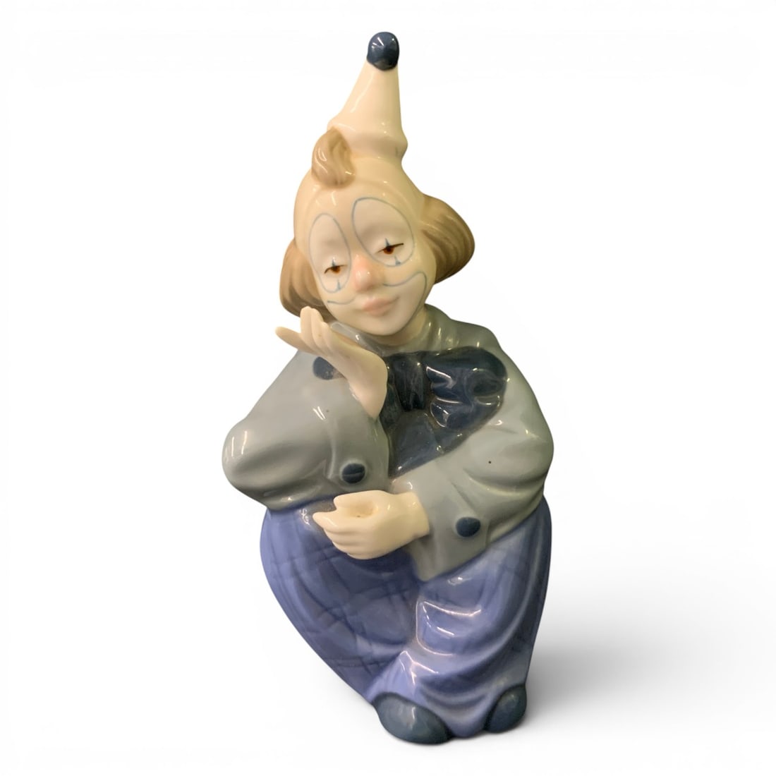 Vintage Porcelana De Cuernavaca Sitting Clown: Vintage Porcelana De Cuernavaca Sitting Clown Figurine Made In MexicoMarked On Bottom: Porcelana De Cuernavaca Mexico7" Tall