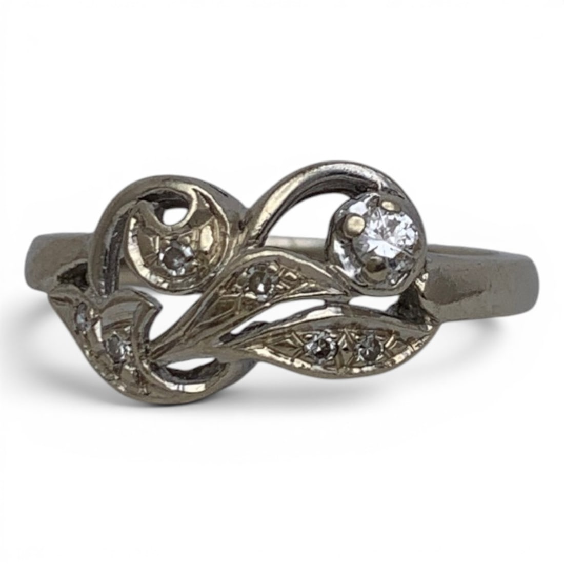Vintage 14k White Gold & Diamond Ring: Vintage 14k White Gold Ring Featuring A Plant Leaf Design & White Round Cut Diamonds Marked 14k - Size 6.25 - 2.0 DwtGemstones Tested With Presidium Gem Tester Il - Berners Does Not Guarantee Authenti