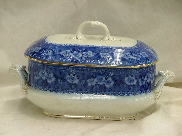 Flow blue floral pattern 2 handled soup: Flow blue floral pattern 2 handled soup tureen with cut out for ladle