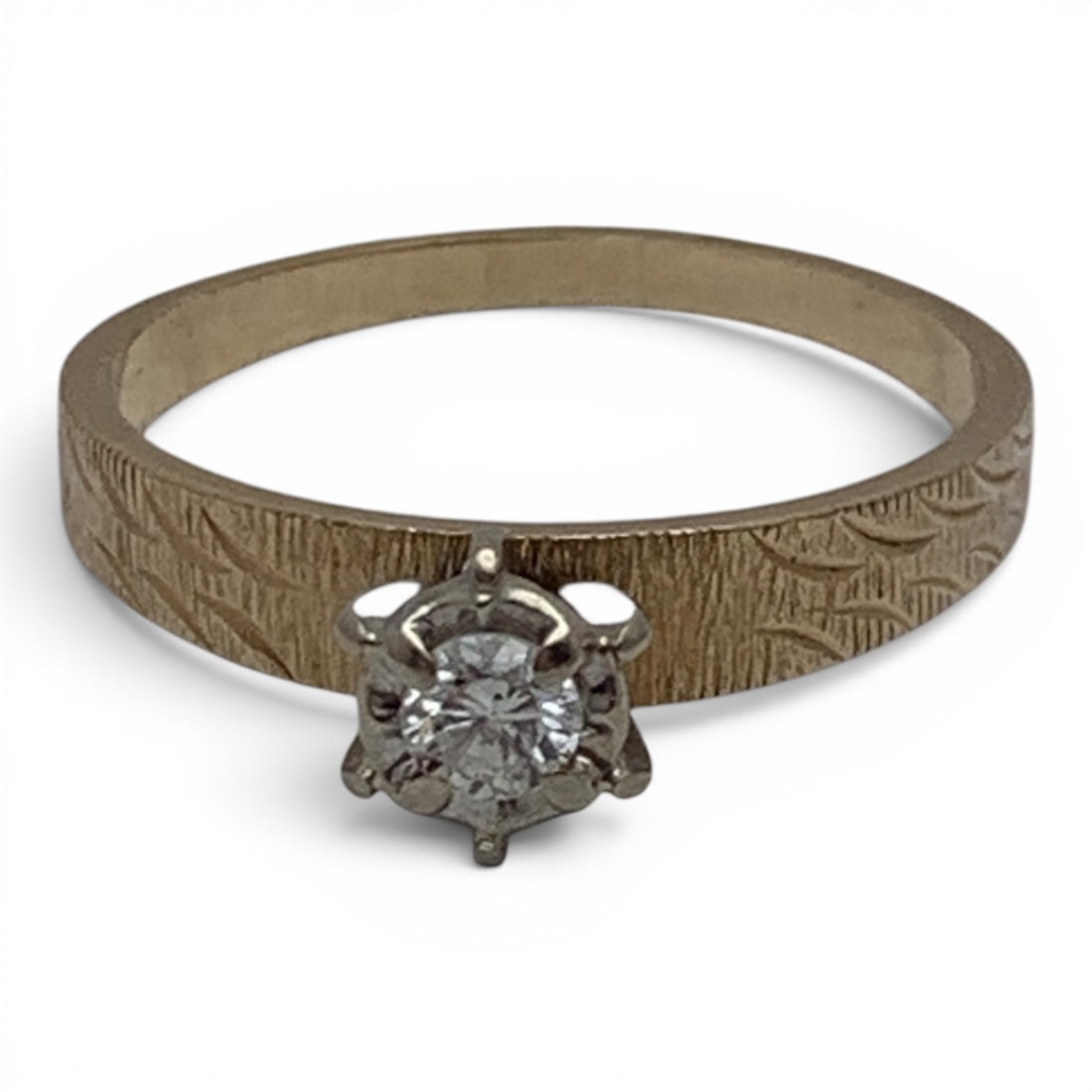 14k Yellow Gold & Solitaire Diamond Ring: 14k Yellow Gold Ring Featuring A Solitaire Round Cut Diamond Approx. 0.20ct. The Band Shows An Etching Design Marked 14k - Size 7.5 - 1.6 DwtGemstones Tested With Presidium Gem Tester Il - Berners