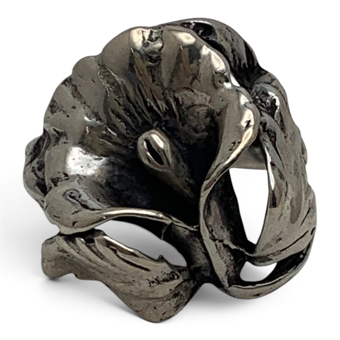 Sterling Silver Flower Ring: Sterling Silver Ring With A Flower Design Marked Sterling - Size 8.25 - 6.8 Grams