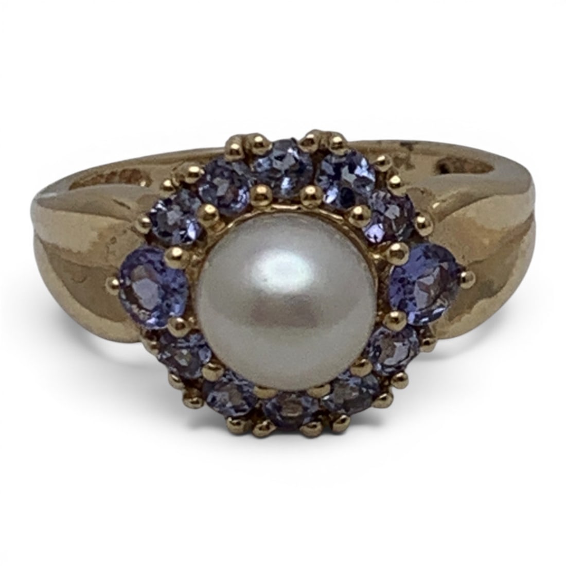 14k Yellow Gold Pearl & Tourmaline Ring: 14k Yellow Gold Ring Featuring A Central Set Round Pearl Surrounded By 12 Round Cut Purple Tourmaline GemstonesMarked 14k - Size 6 - 2.4 DwtGemstones Tested With Presidium Gem Tester Il - Berners