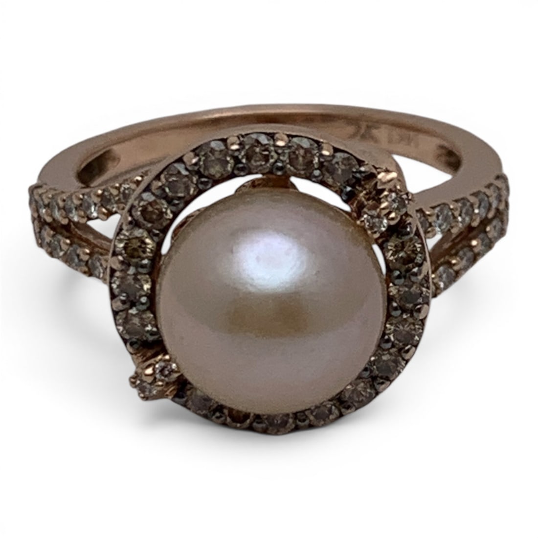 14k Rose Gold Pearl & Diamond Ring: 14k Rose Gold Ring Featuring A Central Set White Pearl Surrounded By Round Cut Champagne Diamonds. Set Along The Ban Are Round Cut White Diamonds Marked 14k - Size 7 - 3.2 DwtGemstones Tested With