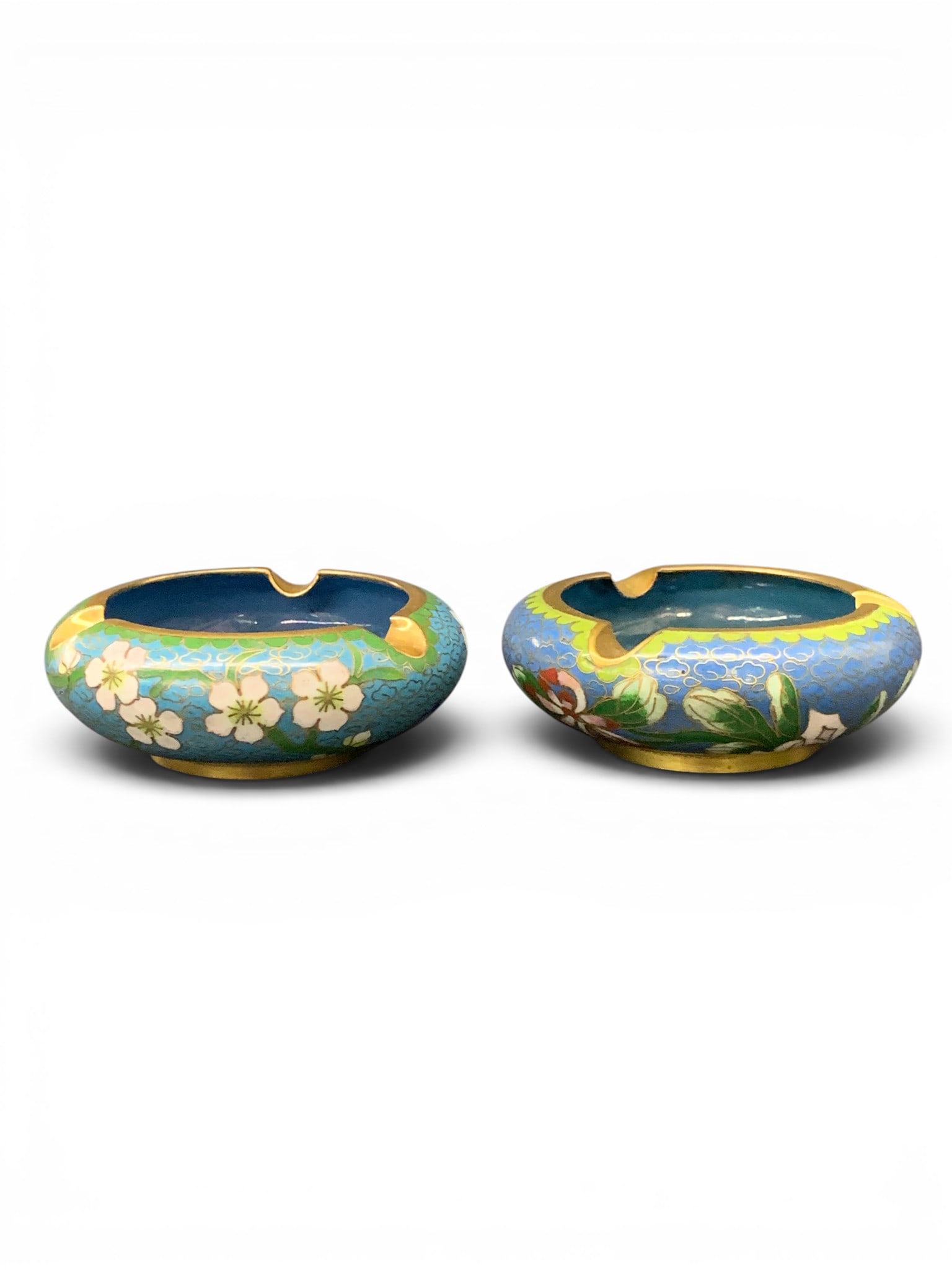 2 Vintage Chinese Cloisonne Ashtrays: 2 Vintage Chinese Cloisonne Ashtrays Featuring An Interior Blue Enamel Work3 1/4" Diameter