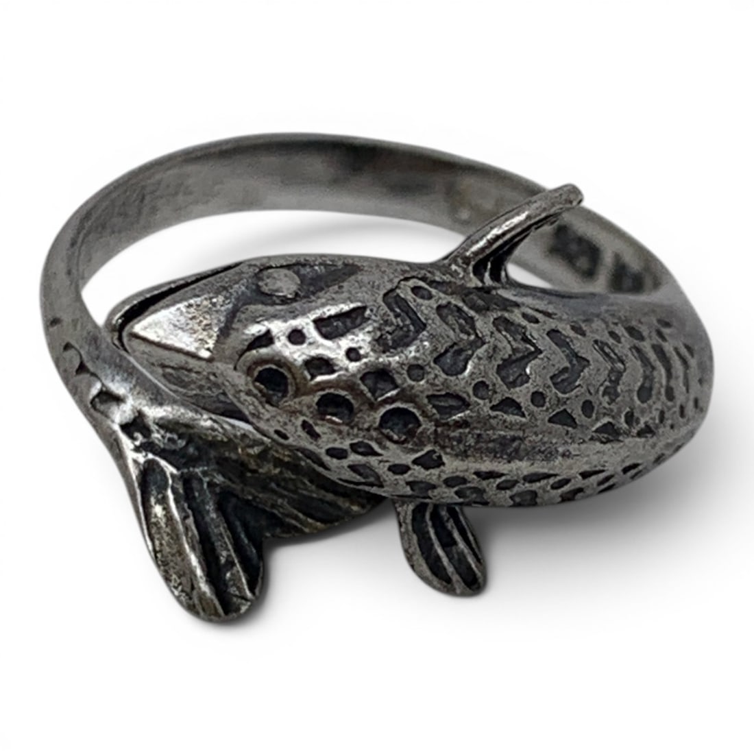 Sterling Silver Dolphin Ring: Sterling Silver Ring Featuring A Dolphin's Body Design Marked: 925 - Size 7.5 - 4.0 Grams
