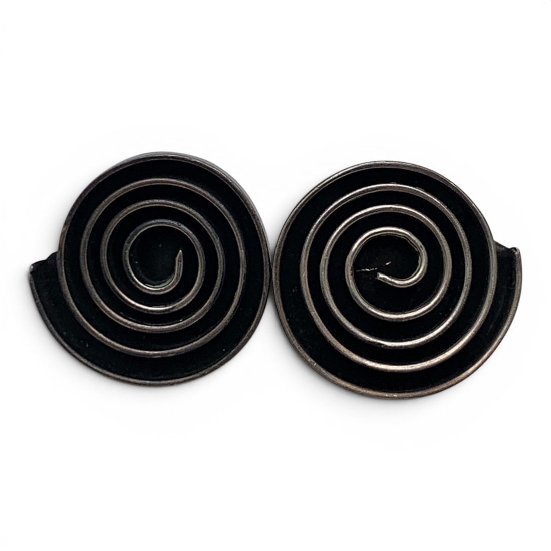 Pair Of Vintage Sterling Silver Swirl Earrings: Pair Of Vintage Sterling Silver Earrings With A Swirl Design Marked: 925 - 5/8" Long - 8.7 Grams