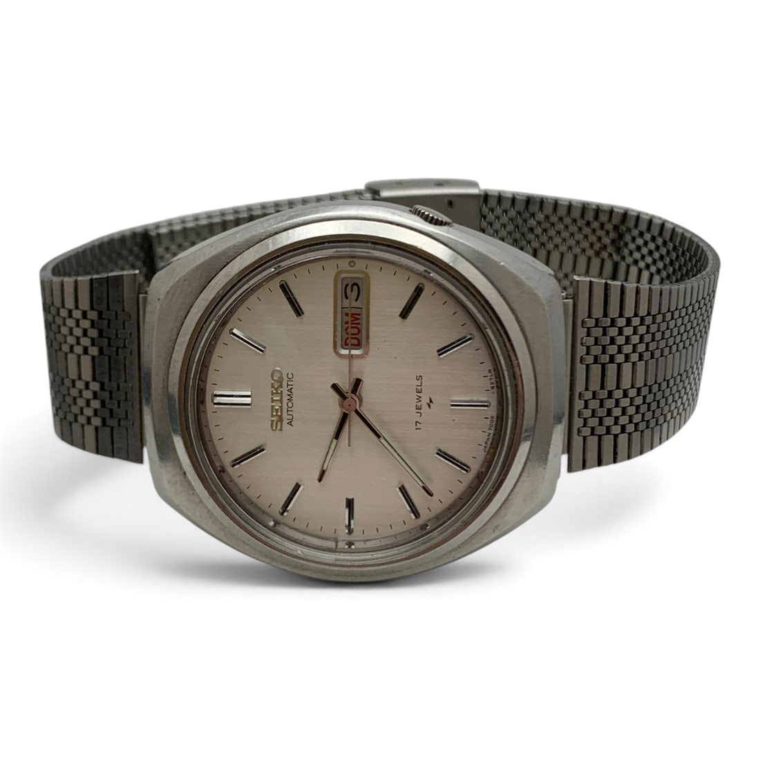 Vintage Seiko Automatic 17 Jewels Wrist Watch: Vintage Seiko Automatic 17 Jewels Wrist Watch Marked On Face: Seiko Automatic, 17 Jewels, JapanMarked On Back: Seiko, 821362, Stainless Steel, 7009-82299 1/2" Long - 1 3/8" Face Diameter