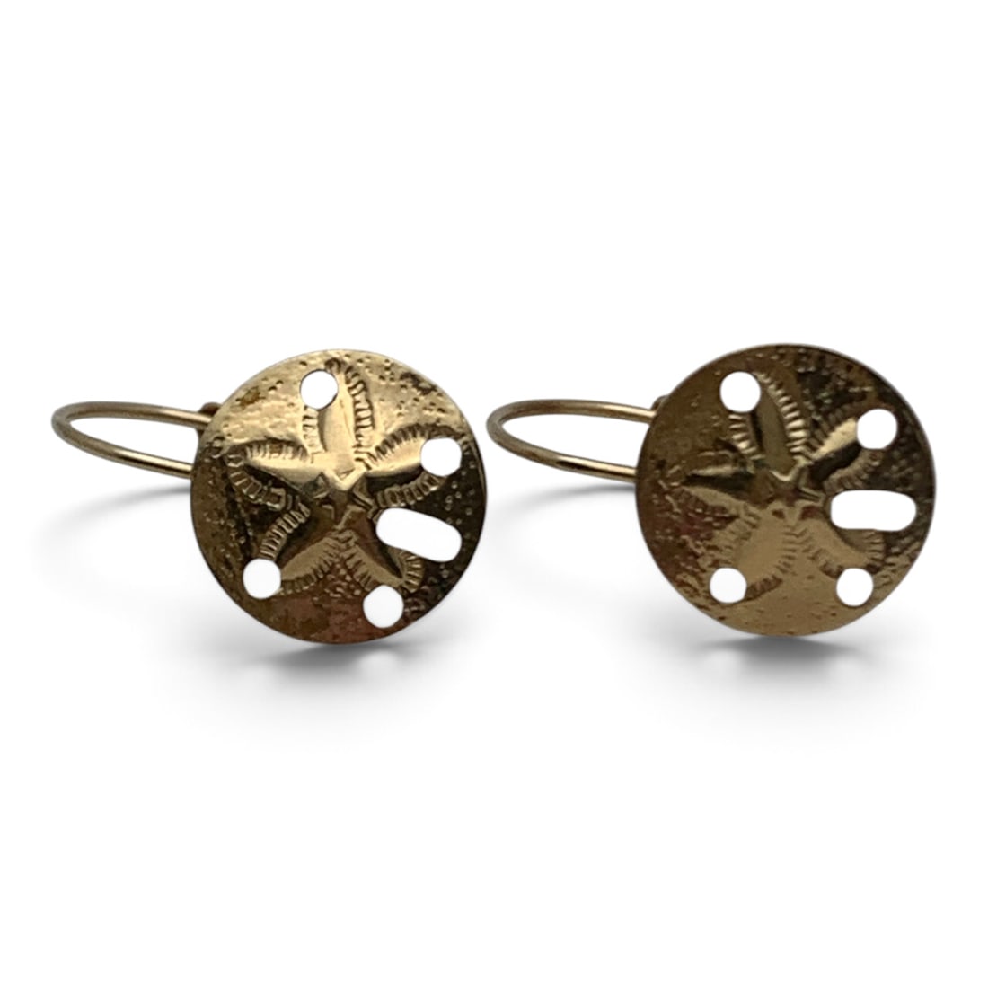 Pair Of 14k Yellow Gold Sand Dollar Earrings: Pair Of 14k Yellow Gold Earrings With A Sand Dollar Design Marked: 585 - 5/8" Long - 0.6 Dwt