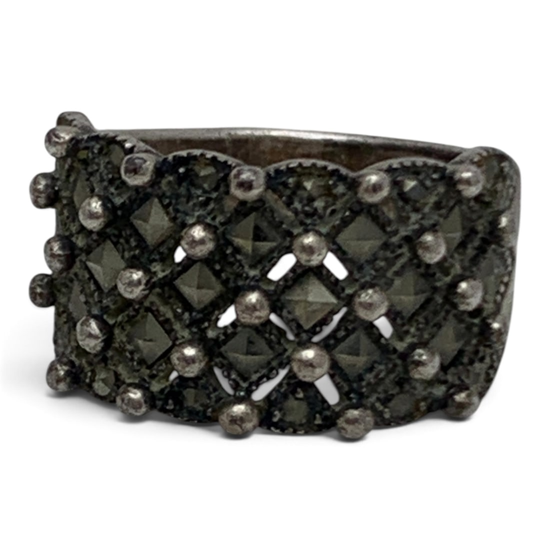Vintage Sterling Silver & Marcasite Ring: Vintage Sterling Silver Ring Featuring Marcasite Stones Marked: 925 - Size 8 - 6.1 Grams
