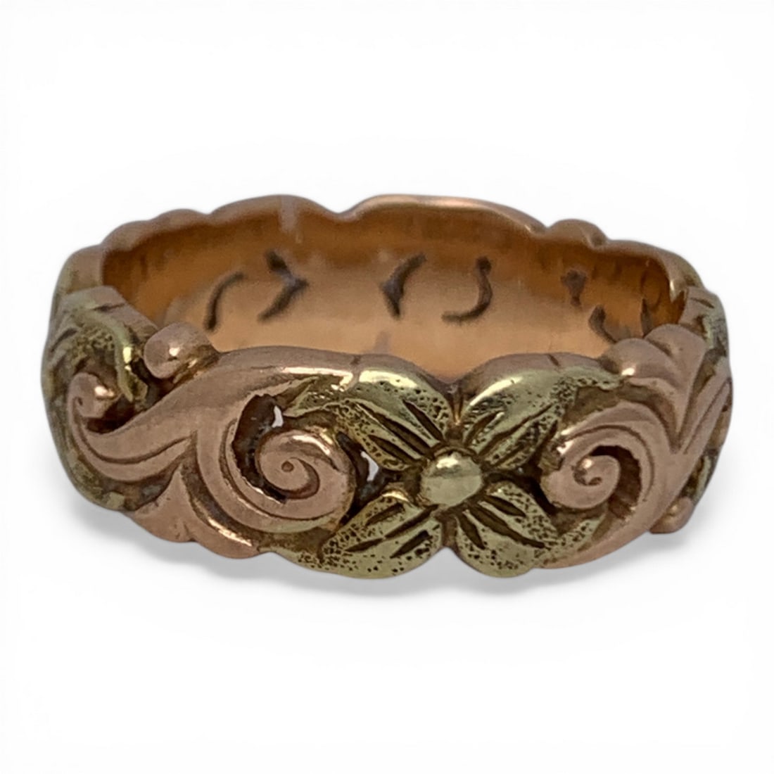Antique 14k Two Tone Gold Floral Ring: Antique 14k Two Tone Gold Ring Featuring An Intricate Scrollwork Or Rose Pattern Around The Entire Band.Marked: 14k - Size 8.5 - 4.7 Dwt