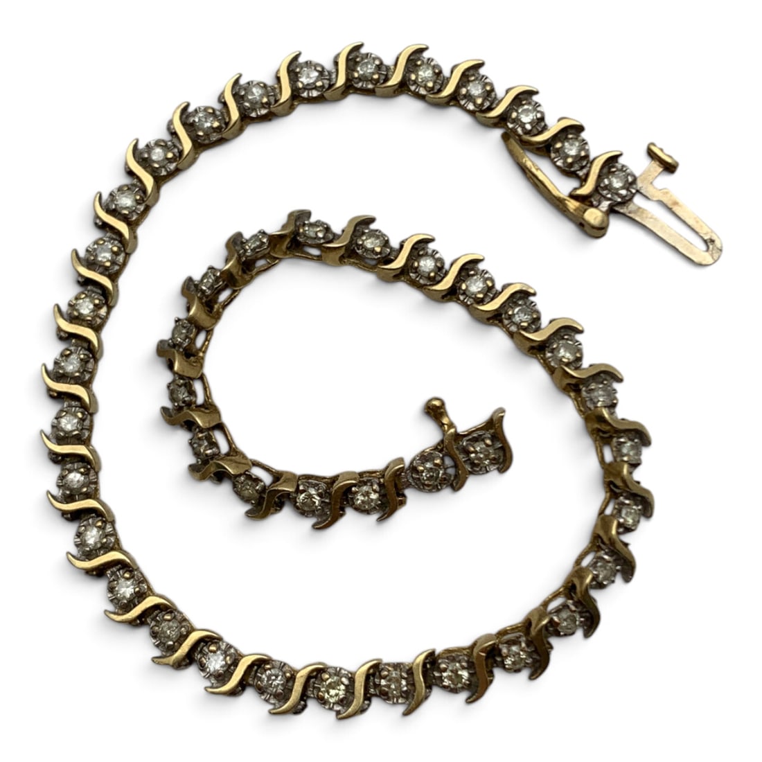 Vintage 14k Yellow Gold & Diamond Bracelet: Vintage 14k Yellow Gold Bracelet Featuring Round Cut White Diamonds Approx. 0.025ct Each.Marked 14k - 7 5/8" Long - 4.0 DwtGemstones Tested With Presidium Gem Tester Il - Berners Does Not Guarantee