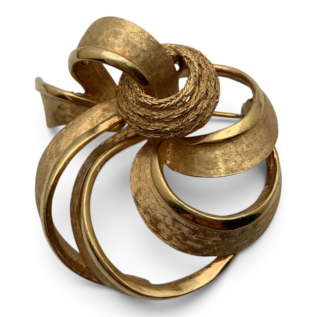 Vintage Signed Coro Gold Tone Brooch: Vintage Designer Gold Tone Brooch Signed Coro Marked: Coro - 2" Long