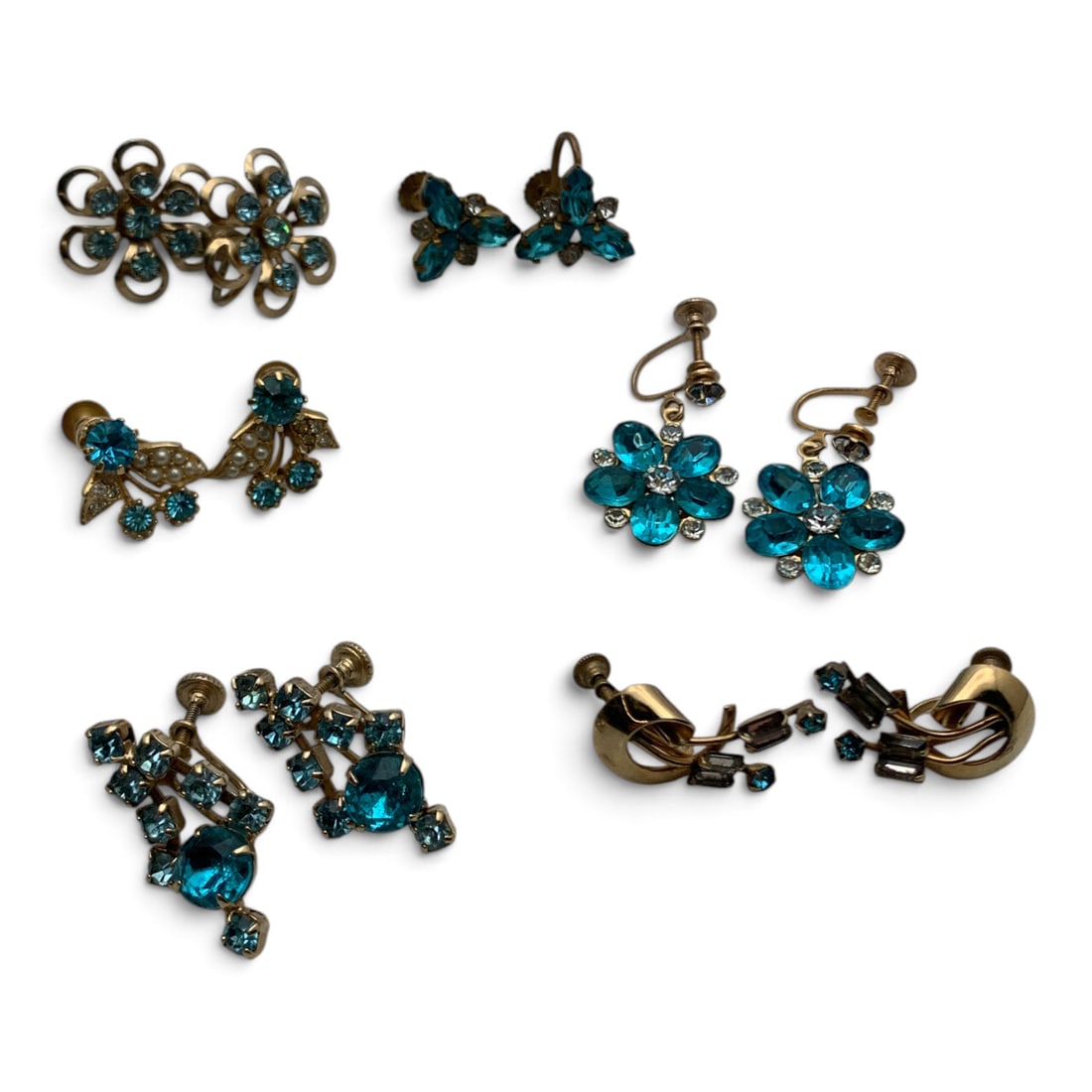6 Pairs Of Vintage Gold Tone Rhinestone Earrings: 6 Pairs Of Vintage Gold Tone Earrings Featuring Blue Rhinestones Approx 1" Long