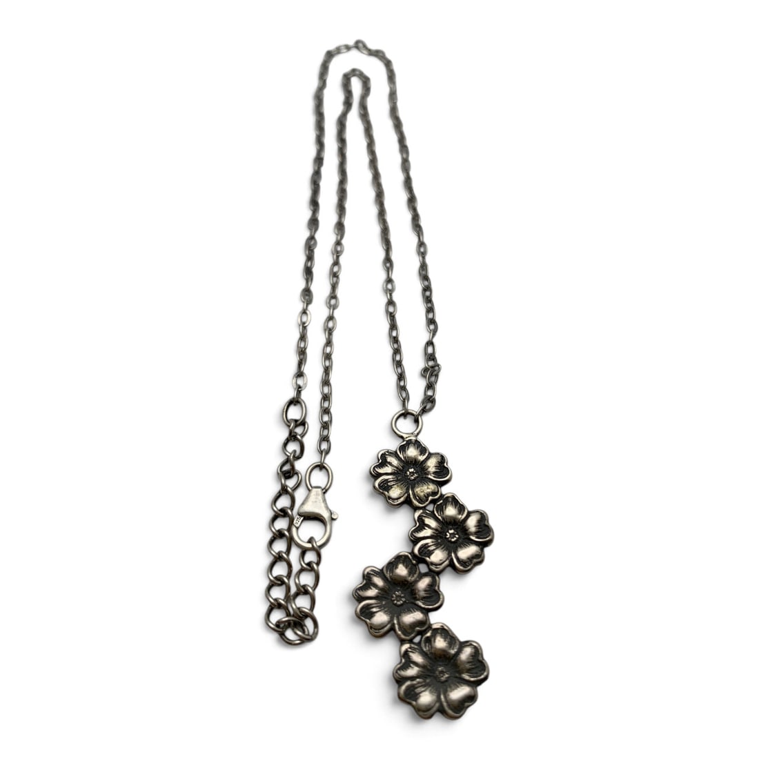 Sterling Silver & Flower Pendant Necklace: Sterling Silver Floral Pendant On A Sterling Chain Marked: 925 - 20" Long - 10.4 Grams