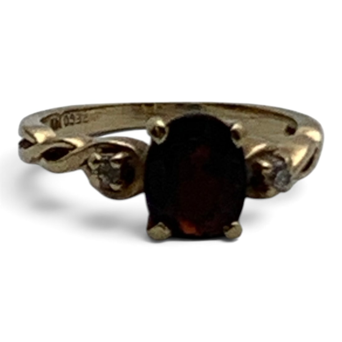 Vintage 14k Yellow Gold Diamond & Garnet Ring: Vintage 14k Yellow Gold Ring With A Twisted Band Design Featuring A Center Set Oval Cut Red Garnet Gemstone Flanked By Two Round Cut Diamonds Approx. 0.03ct EachMarked: 14k - Size 5 - 1.7 DwtGemstones