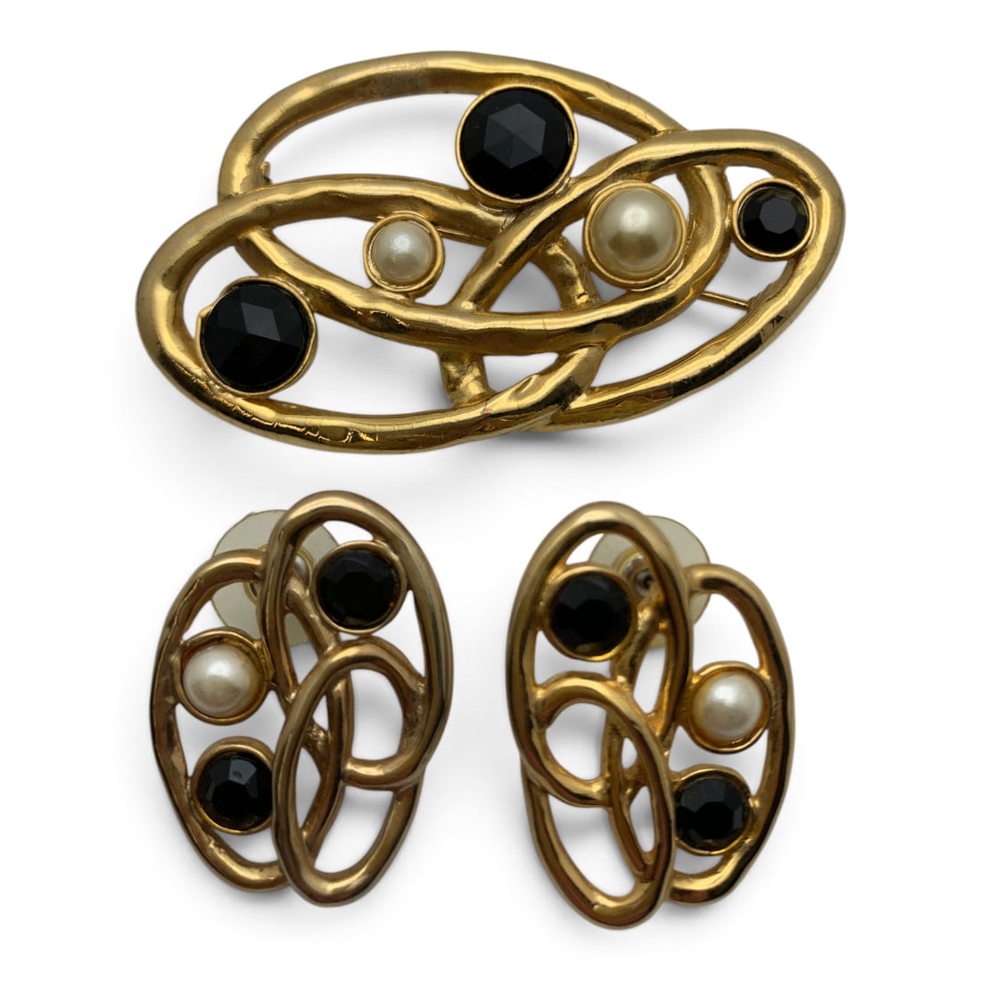 Vintage Gold Tone Fashion Jewelry Set: Vintage Gold Tone Fashion Jewelry Set Including One Brooch And One Pair Of Earrings Featuring Black Glass Stones And Faux PearlsBrooch: 2 5/8" Long Earrings: 1 1/4" Long