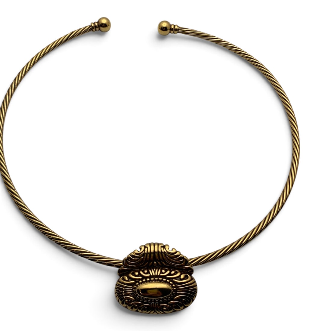 Gold Tone Fashion Collar Pendant Necklace: Vintage Gold Tone Fashion Collar Pendant Necklace Featuring A Twisted Cable Design Collar Necklace: 5 1/4" Inside Width - 6" Long