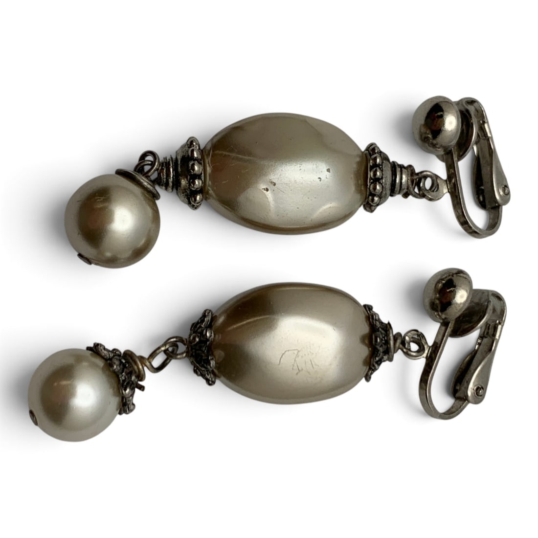 Pair Of Vintage Faux Pearl Earrings: Pair Of Vintage Silver Tone Dangle Clip Earrings Featuring Faux Pearls 2 1/8" Long