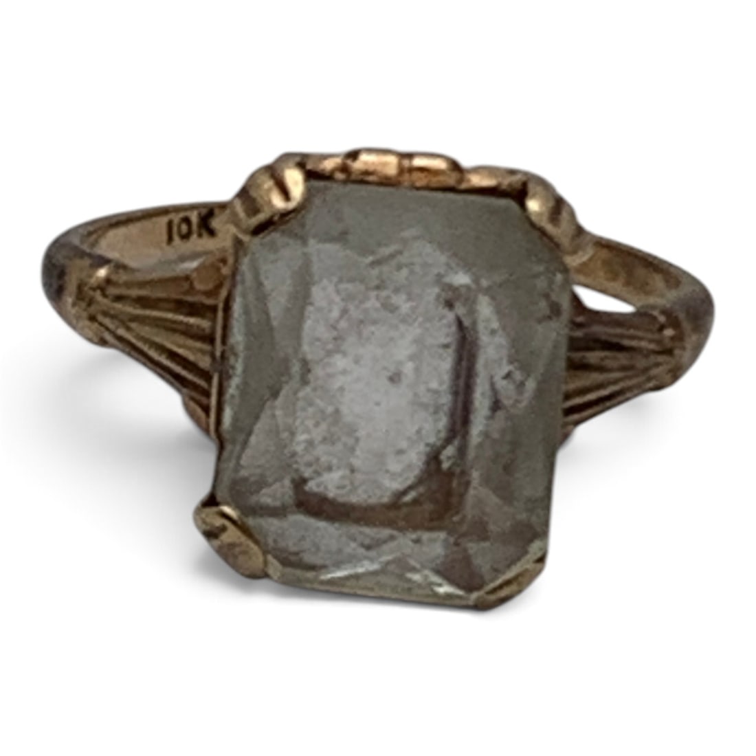 Victorian 10k Yellow Gold & Clear Stone Ring: Victorian 10k Yellow Gold Ring Featuring A Rectangular Clear Stone Marked: 10k - Size 5 - 1.2 Dwt