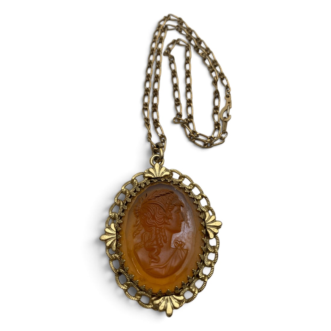 Gold Tone Orange Stone Cameo Pendant Necklace: Vintage Gold Tone Pendant Necklace Featuring A Carved Orange Stone Cameo 18" Long