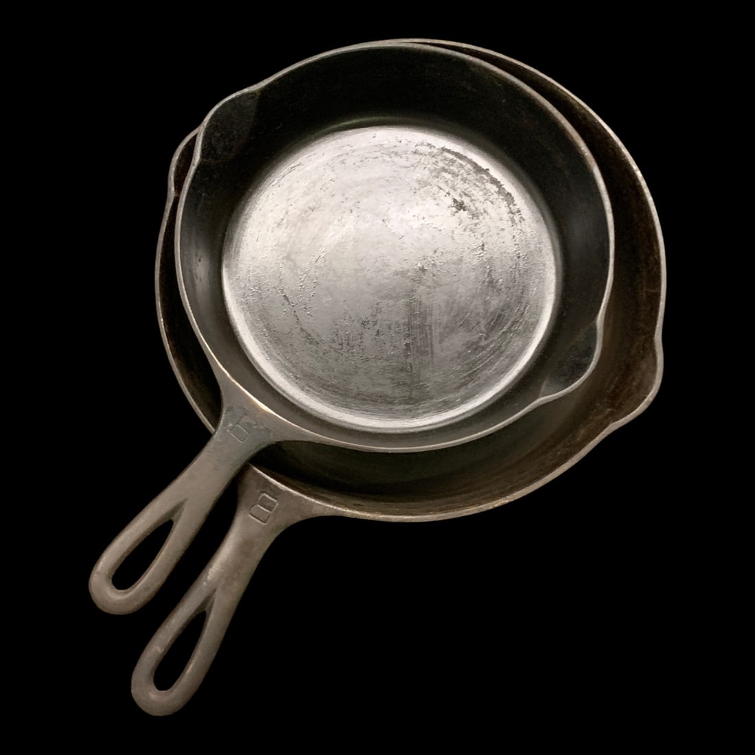 2 Vintage Griswold Cast Iron Skillets (1 of 5)