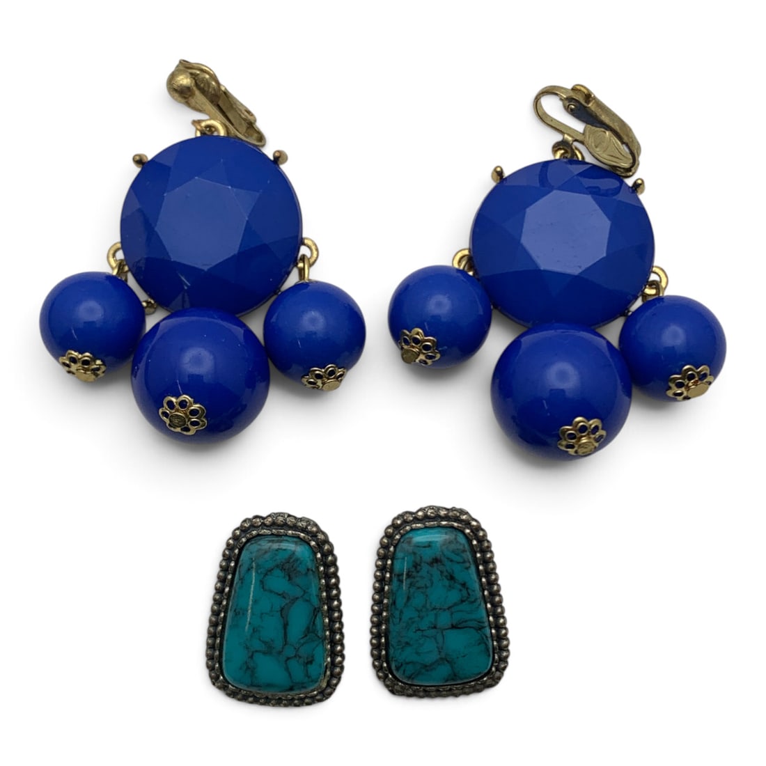 2 Pairs Of Vintage Fashion Clip Earrings (1 of 3)