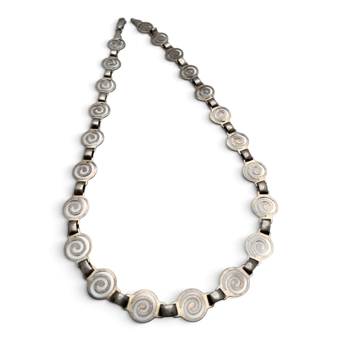 Sterling Silver Necklace: Sterling Silver Necklace With An Open Work Design Marked: 925 - 16" Long - 19.0 Grams