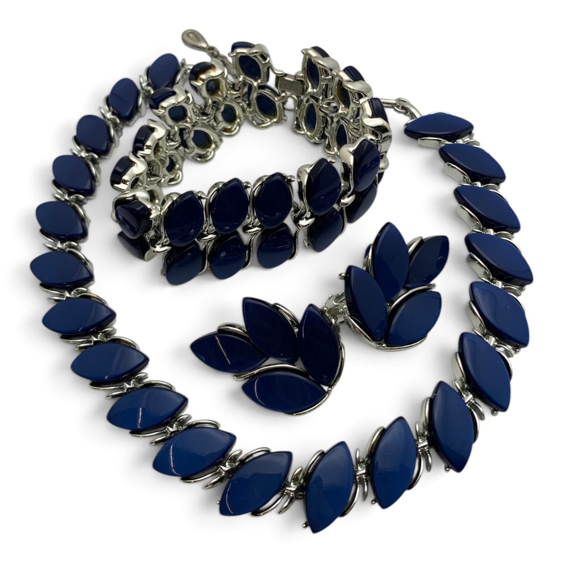 Vintage Singed Lisner Fashion Jewelry Set: Vintage Signed Lisner Fashion Jewelry Set Featuring One Necklace, One Bracelet & One Pair Of Clip Earrings Featuring Blue Stones Signed: LisnerNecklace: 17 1/2" LongBracelet: 7 1/4" LongEarrings: 1 1/
