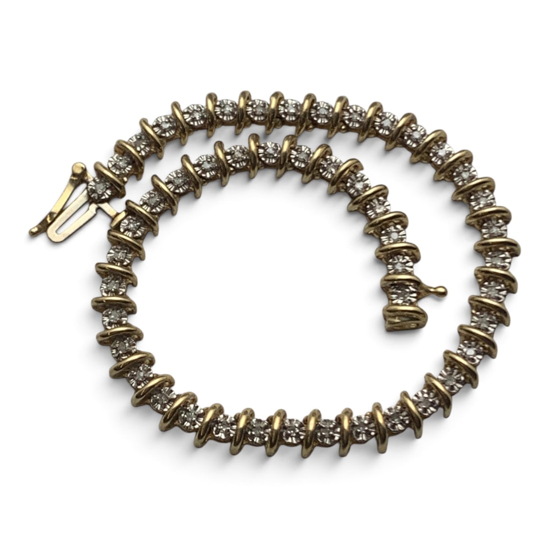 10k Yellow Gold & Diamond Bracelet: 14k Yellow Gold Bracelet Featuring Rounc Cut White Diamonds Marked: 10k - 7 1/2" Long - 4.8 DwtGemstones Tested With Presidium Gem Tester Il - Berners Does Not Guarantee Authenticity Of Gemstones