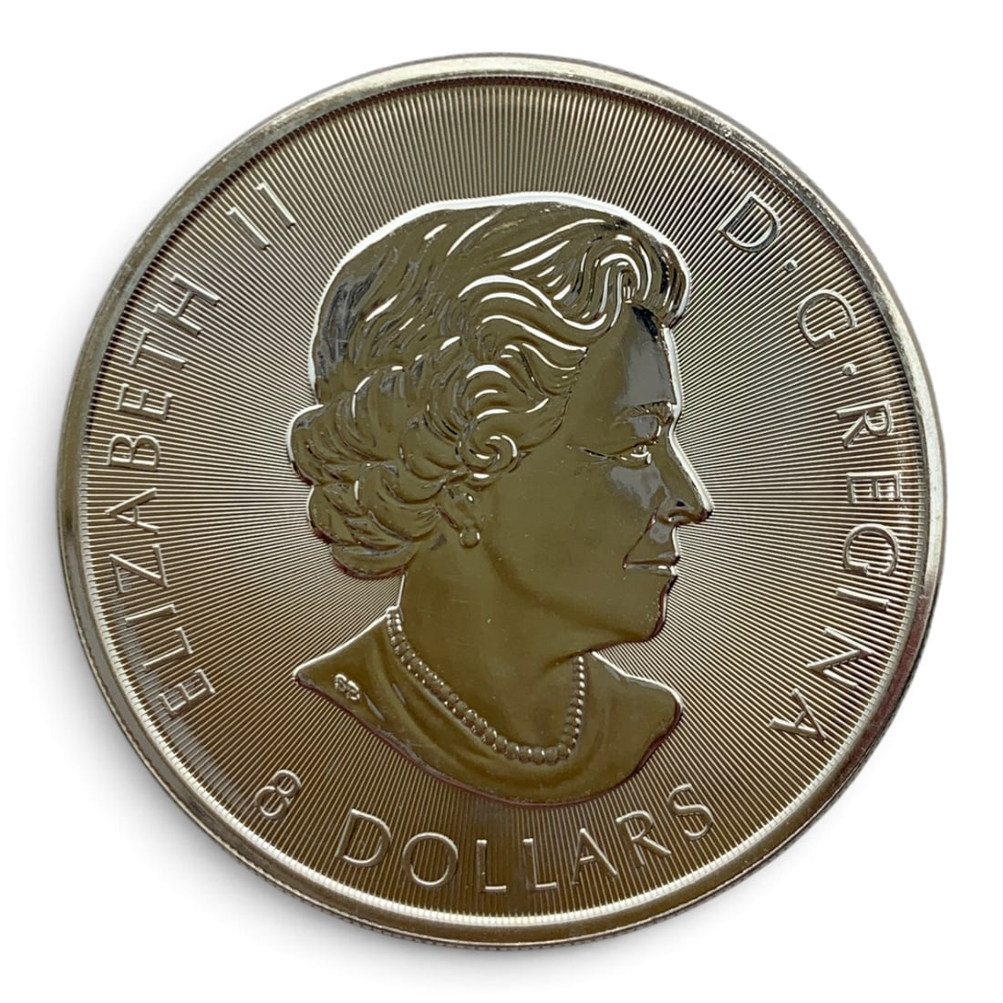 2017 Canada 1.25oz Silver $8 Bullion Coin: 2017 Canada 1.25oz Silver $8 Bullion Coin Marked On Front Side: Elizabeth Il, D. G. Regina, 8 DollarsMarked On Backside: Canada 2017, Fine Silver 1 1/4oz Argent Pur, 999