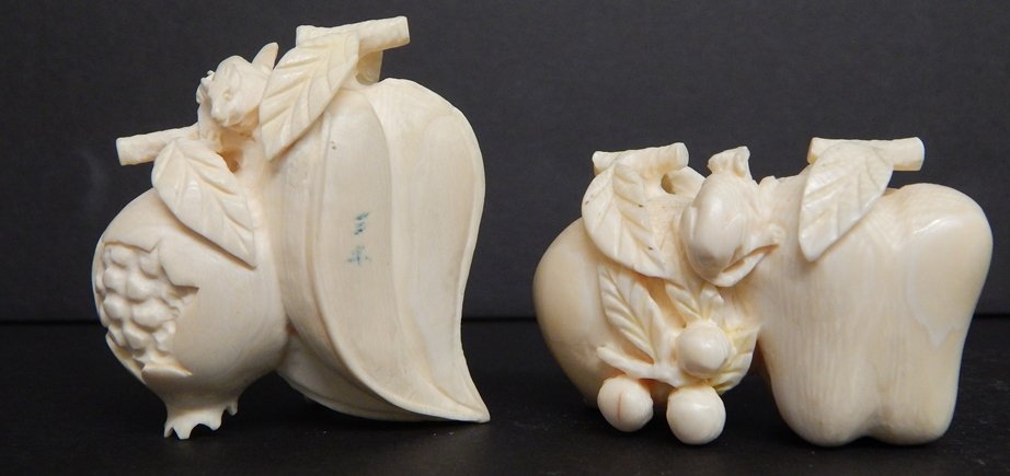 (2) ANTIQUE IVORY FRUIT NETSUKE: 4X5 CM & 3.5X5.5CM WE DO NOT SELL OR SHIP IVORY TO INTERNATIONAL BUYERS. MUST SHOW USA RESIDENCY.