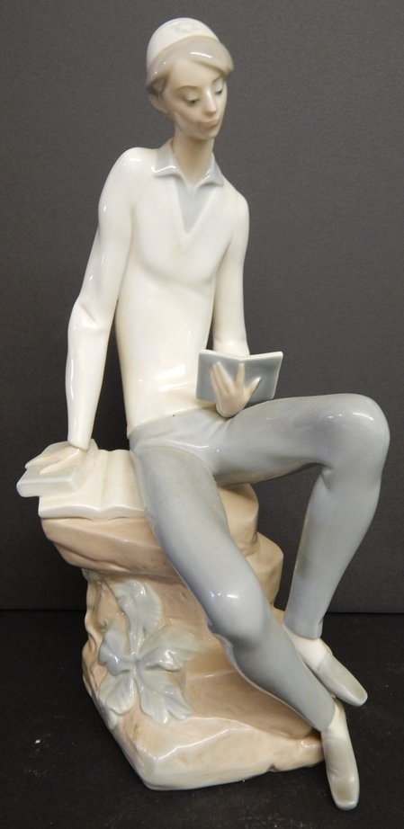 LLADRO "JEWISH BOY" STATUE: 30 X 15 CM