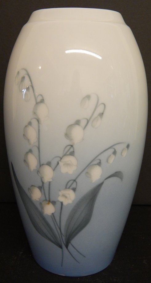 B & G PORCELAIN VASE: 18 X 9 CM