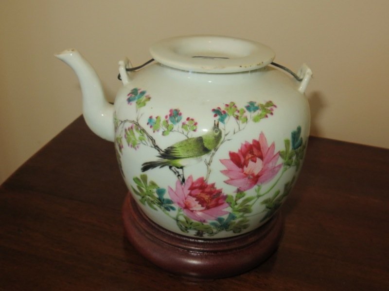Chinese Porcelain Tea Kettle: A Chinese porcelain tea kettle painted in famille rose enamels with a bird in branches. Late 19th or early 20th century. Height: 4.75 inches.