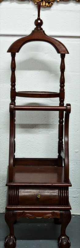 English Edwardian Gentleman’s Valet Stand: English Edwardian gentleman’s valet stand 55 x 13.5 x 14. First quarter 20th C. Mahogany finish with shoe stand and collar drawer and raised on cabriole legs with ball & claw feet. This lot is guara