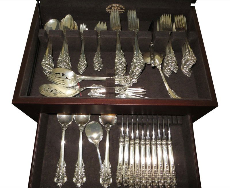 American 103-Piece Sterling Silver Table Service: An American 103-piece sterling silver table service, Wallace Silversmiths, Wallingford, Connecticut, mid-20th century, of Grande Baroque pattern, comprising one ladle, two cake servers, two serving fo