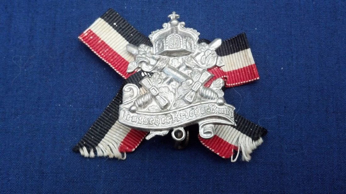 German Veteran WWI Era Pin: Original German Veteran World War One pin with ribbons in iron cross color. Makers mark on reverse. From large German WWI Veteran's estate.