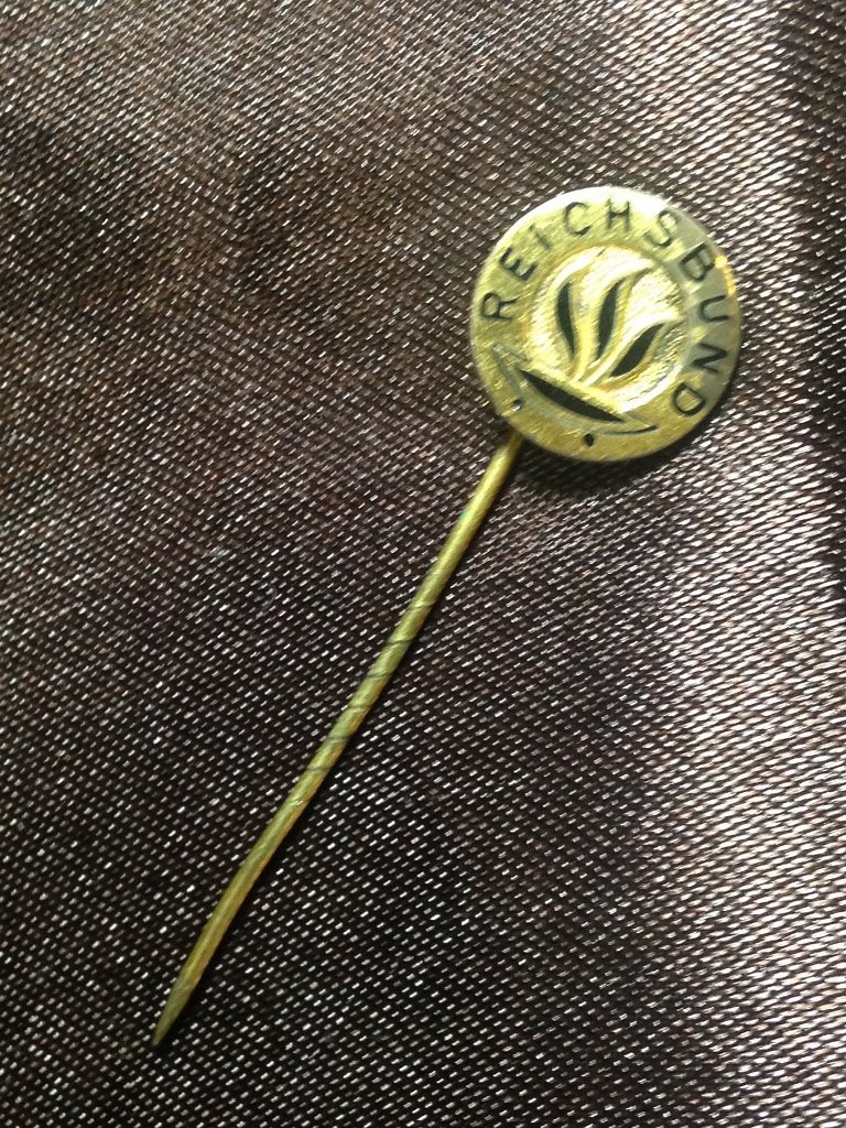 German Reichsbund Stickpin Solid .900 Silver WW2: Beautiful .900/1000 Silver German WW2 Era Stickpin. Reichsbund logo with swirled pin. Raised lettering on reverse. Very Nice From German Officer who served in WW2 and post war Germany.