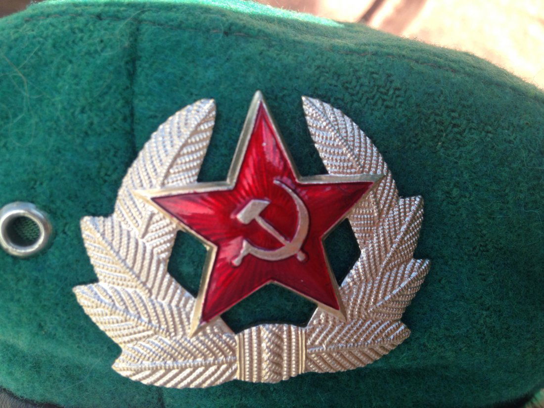 Russian Spetsnaz Green Wool hat Soviet Union post WW2: Excellent condition Russian Spetsnaz (Special Forces) green wool hat. Has insignia of the Soviet Union used on Soviet Military Uniforms.
