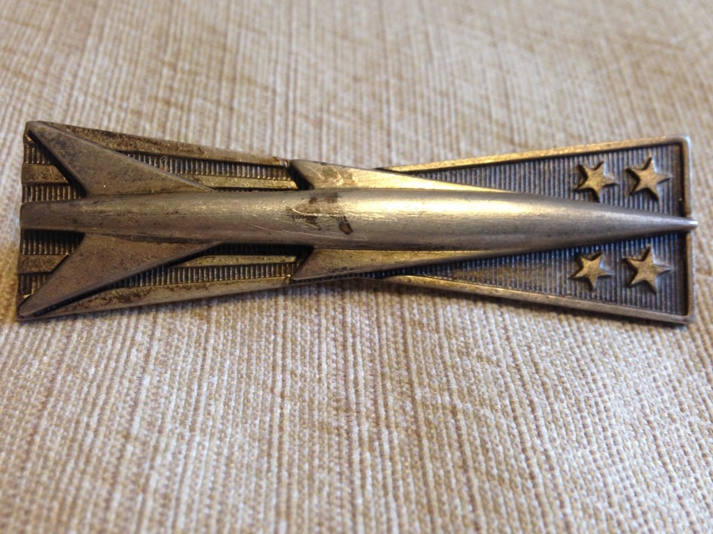 Sterling Silver AA Missile Badge U.S. Rare: Beautiful solid Sterling Silver Anti Aircraft Missile officer insignia. Solid construction, N.S. Meyer New York makers mark on reverse. Clutch Back. From Lt. Colonel Veteran Estate.